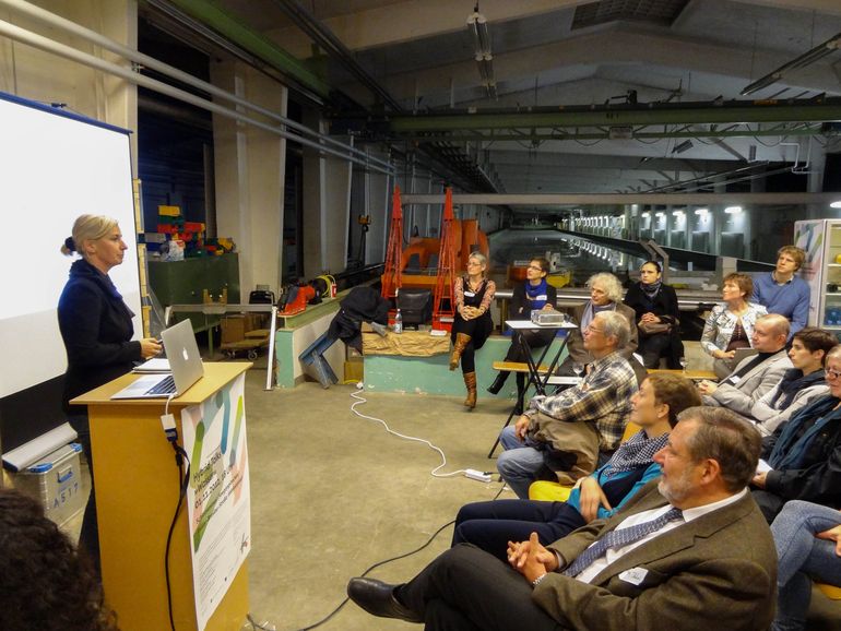 Grit Bürgow vom Planungsbüro Aquatectura widmet ihren Vortrag der neuen urbanen Aquakultur.