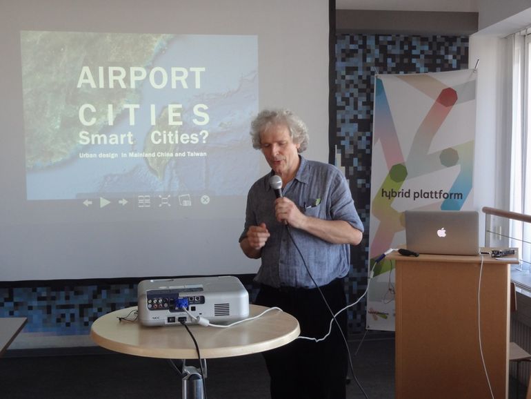 Prof. Raoul Bugschoten (Professur für Städtebau und nachhaltige Stadtentwicklung, Institut für Architektur, TU Berlin) über „Smartness: Accessory or Survival?“