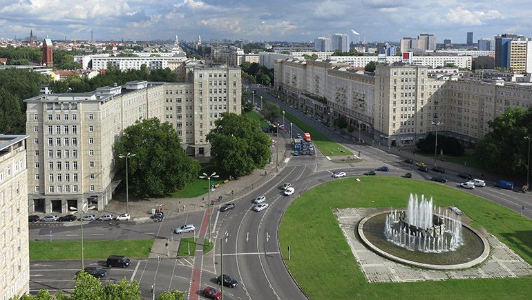 Abb.1 Berlin, ehem. Stalinallee (ab 1949) ©Wolfgang Bittner